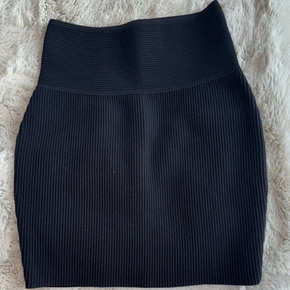 Aritzia Babaton Elegant Black Ribbed Skirt